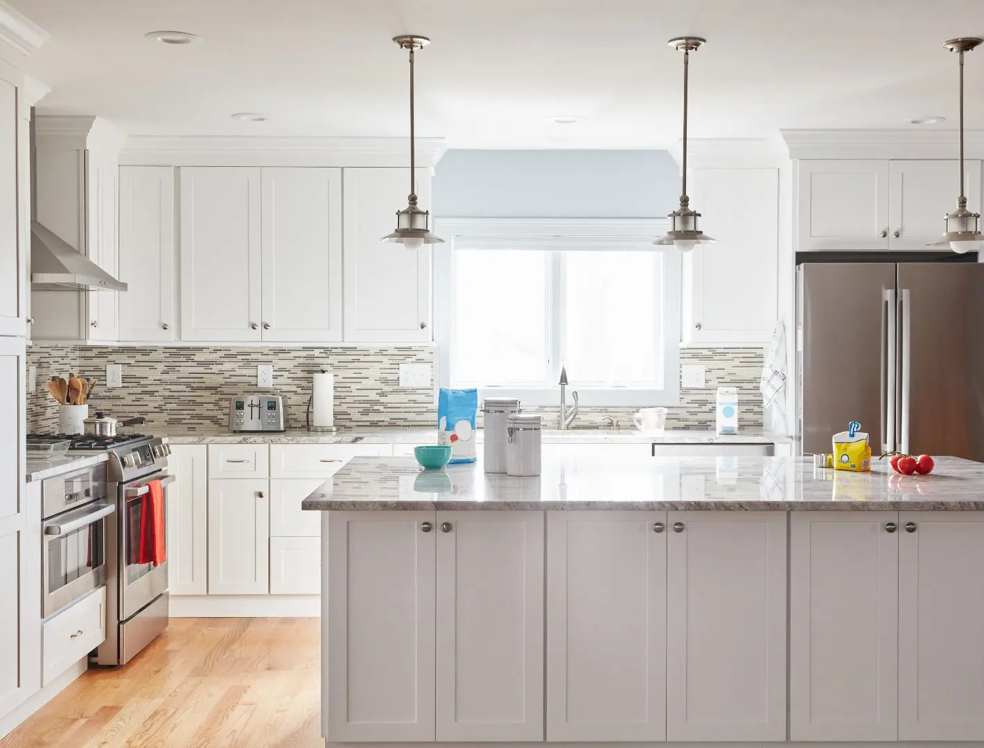 Allure Galaxy Frost Shaker Cabinet by Fabuwood Cabinetry Fabuwood Cabinetry Allure Galaxy Shaker Cabinet in Frost White
